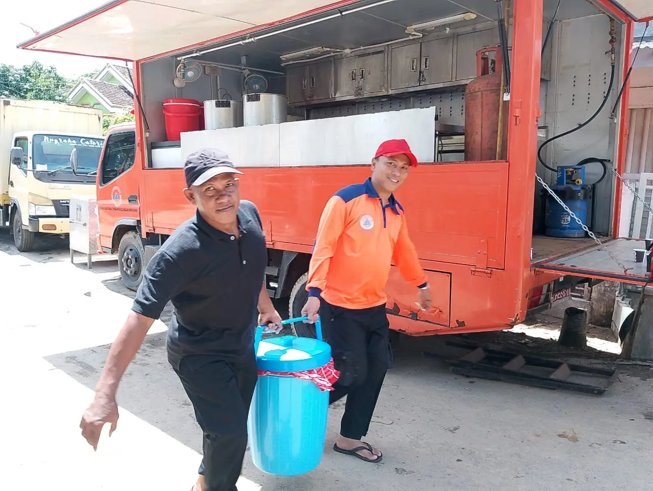 [UPDATE] Banjir Kota Bandar Lampung, BPBD Kerahkan Mobil Dapur Umum Pastikan Kebutuhan Pangan Warga Terpenuhi